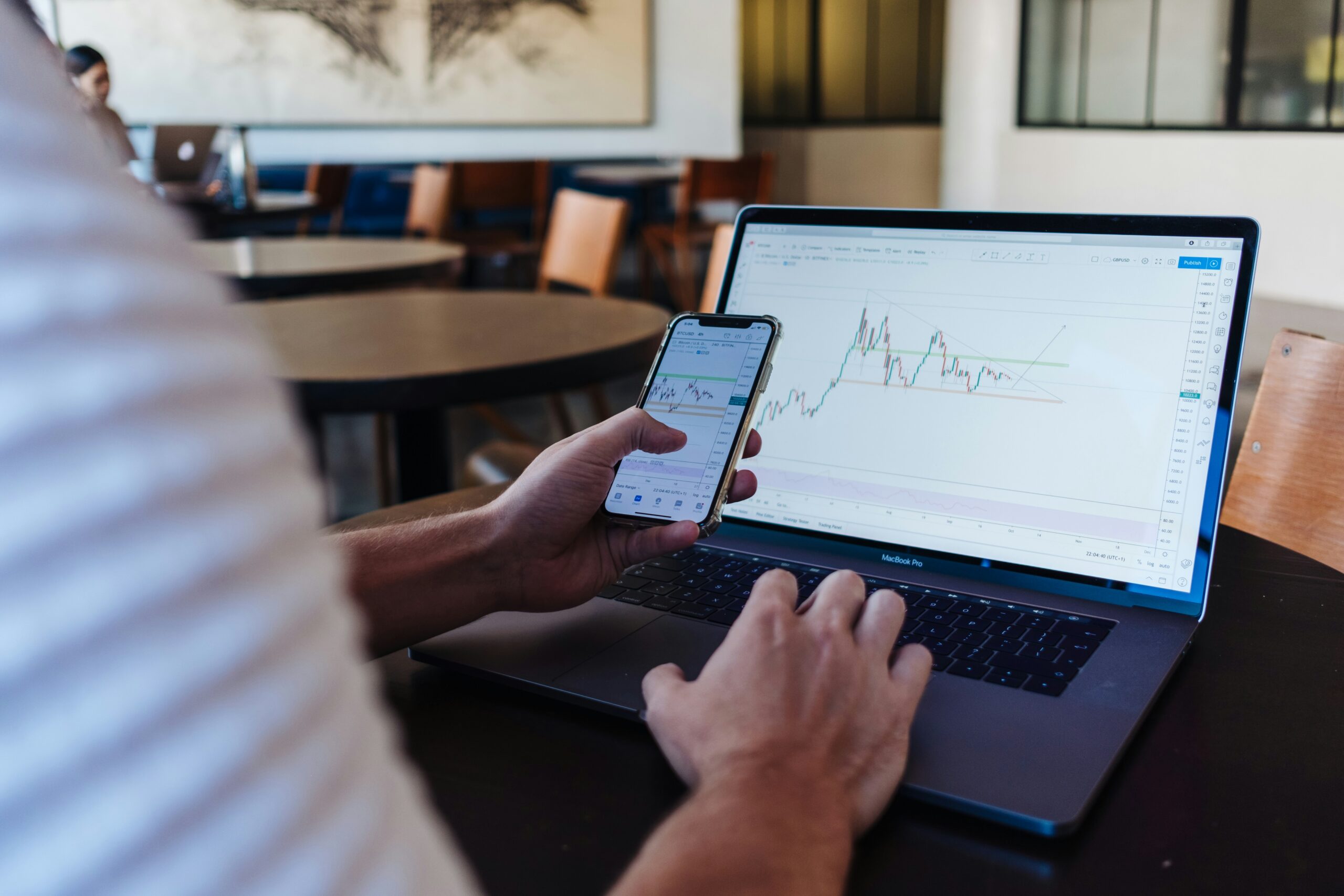 Risk Comparison of Forex and Stock Investment